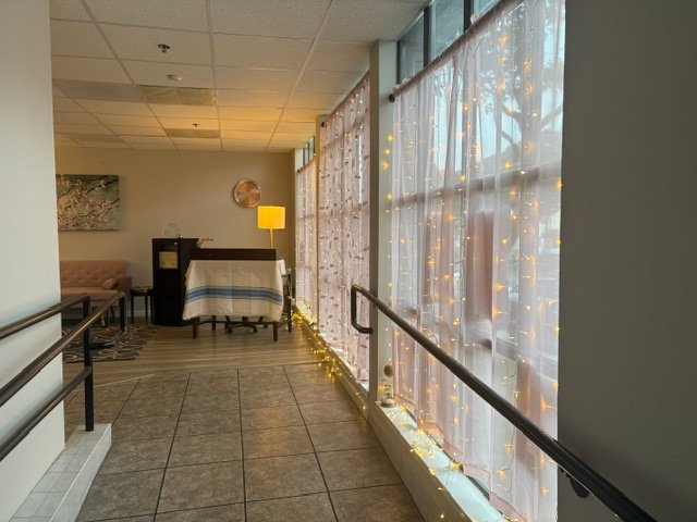 Kelly’s welcoming studio reception and light-filled entrance