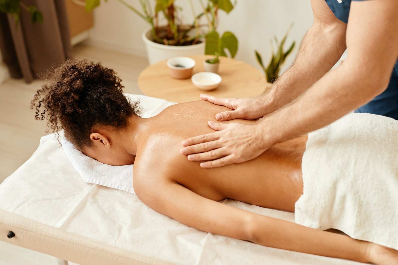 A relaxing back massage at Kelly’s Health & Wellness